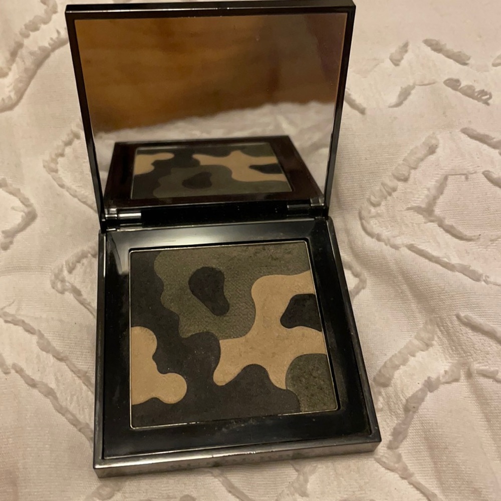 Burberry eye shadow palette